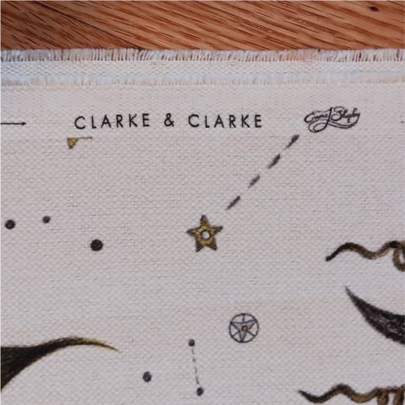 WILDERIE BY EMMA J SHIPLEY FOR CLARKE AND CLARKE - fabric 🐆⚜️💛🖤 - Picture 2 of 12